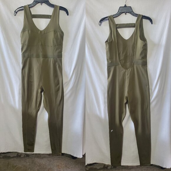 NWT Fabletics Women's Motion 365+ Jumpsuit Size M Dark Moss (Green) - Picture 1 of 10